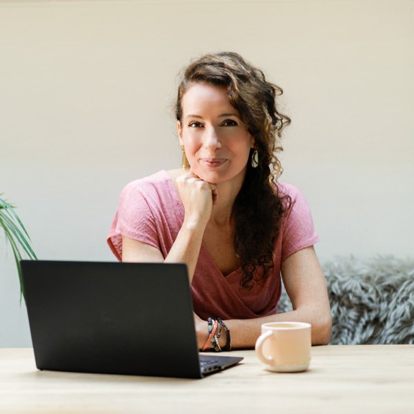 Vicky Kelly Business Coach working at her screen